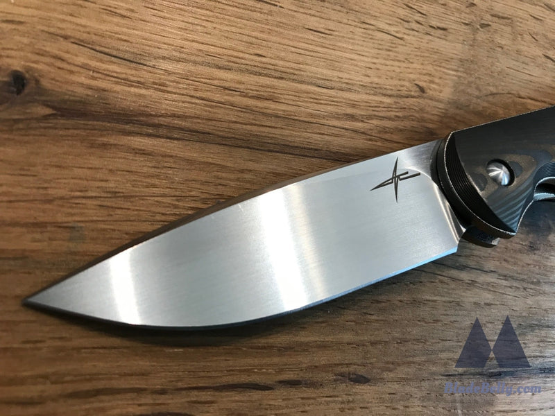 Gareth Bull Shamwari 3.3 - Hand Rub Drop Point Boomerang Carbon Fiber