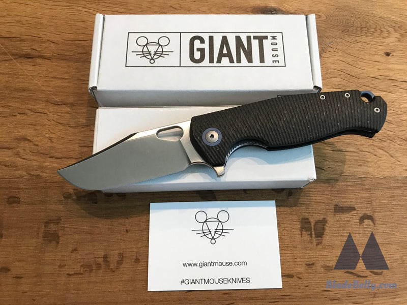 Giantmouse Gm2 - M390 Satin With Grooved Carbon Fiber Scales