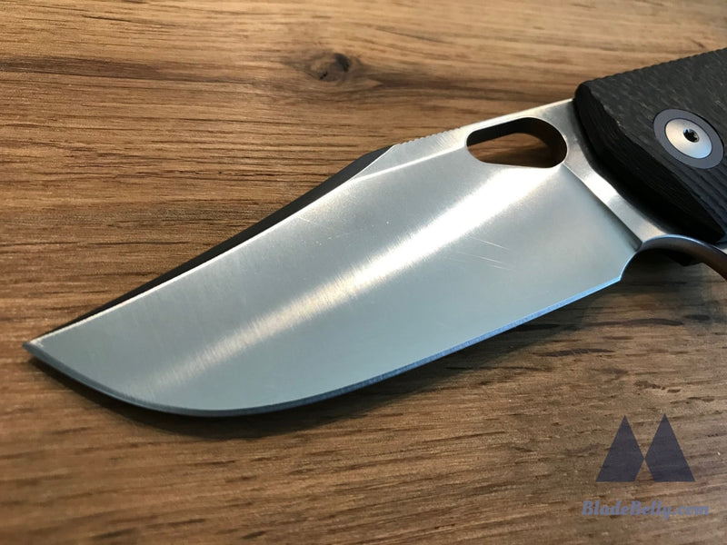 Giantmouse Gm2 - M390 Satin With Grooved Carbon Fiber Scales