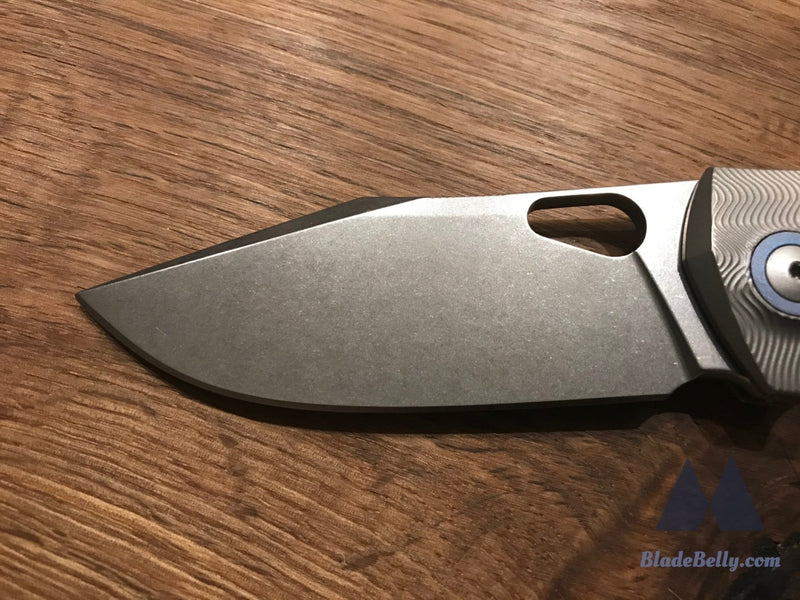 Giantmouse Gm5 - Satin Drop Point Textured Handle