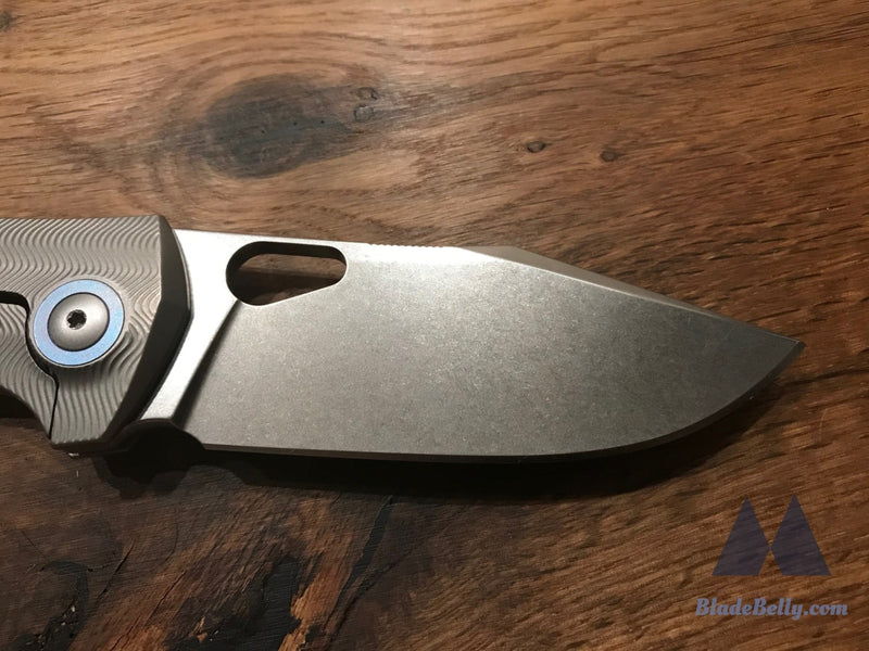 Giantmouse Gm5 - Satin Drop Point Textured Handle