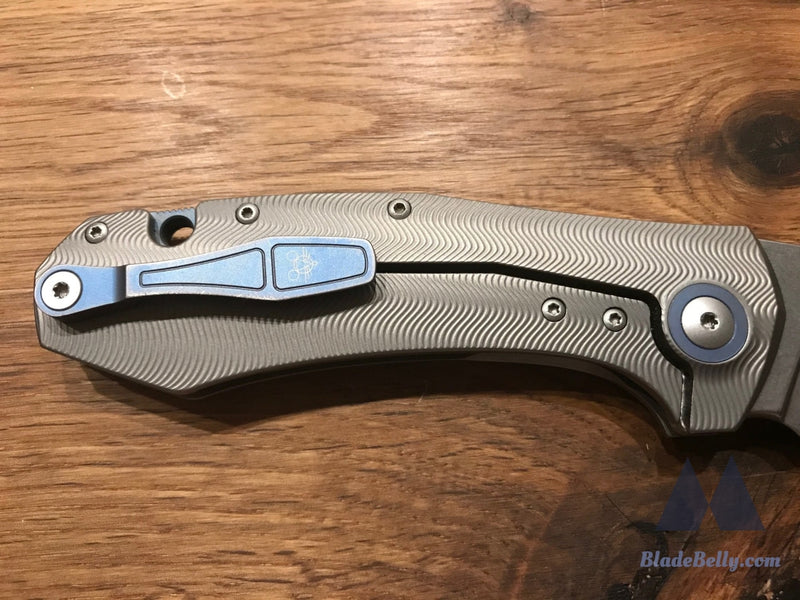 Giantmouse Gm5 - Satin Drop Point Textured Handle