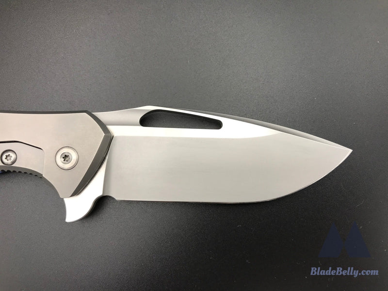 Koenig Arius - Burnished Blade Satin Flats Drop Point Blue Twill Carbon Fiber And Polished Hardware