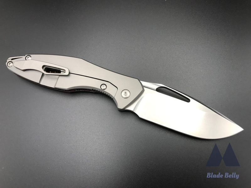 Koenig Arius - Flipper Delete Burnished Drop Point And Red Twill Carbon Fiber