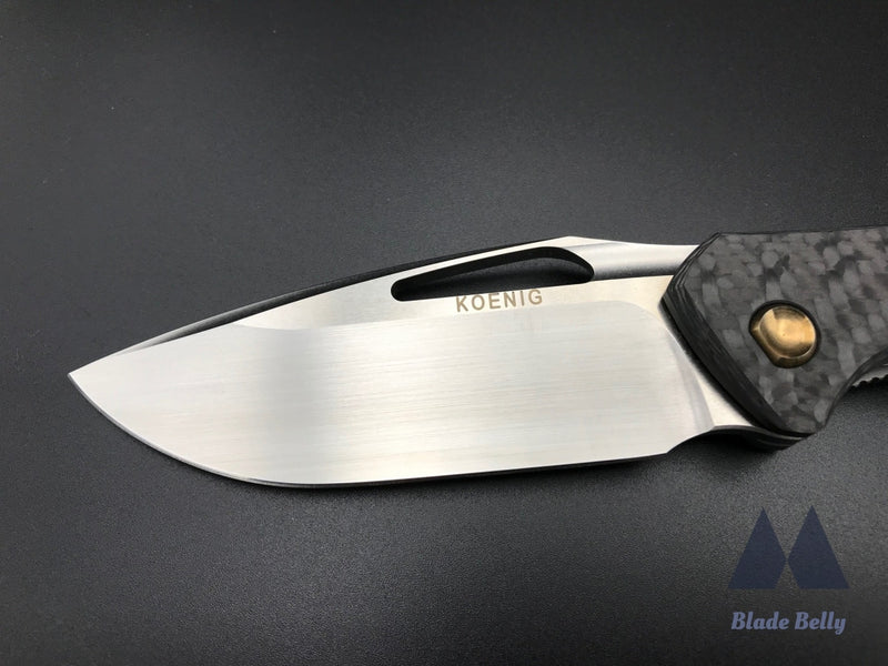 Koenig Arius - Flipper Delete Hand Rub Drop Point And Carbon Fiber (Blade 2019)