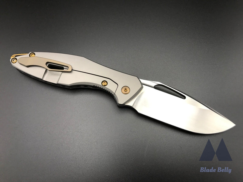 Koenig Arius - Flipper Delete Hand Rub Drop Point And Carbon Fiber (Blade 2019)