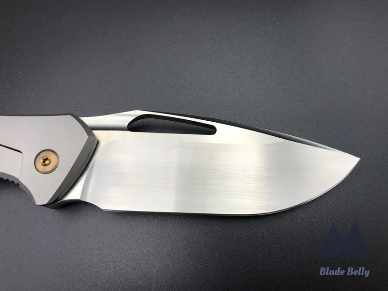 Koenig Arius - Flipper Delete Hand Rub Drop Point And Carbon Fiber (Blade 2019)