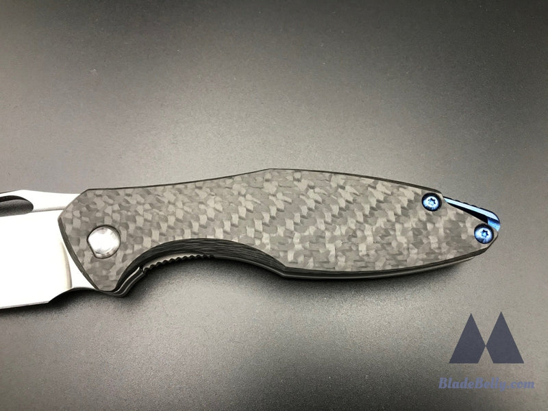 Koenig Arius - Hand Rub Drop Point Black Carbon Fiber And Blue Anodized Hardware