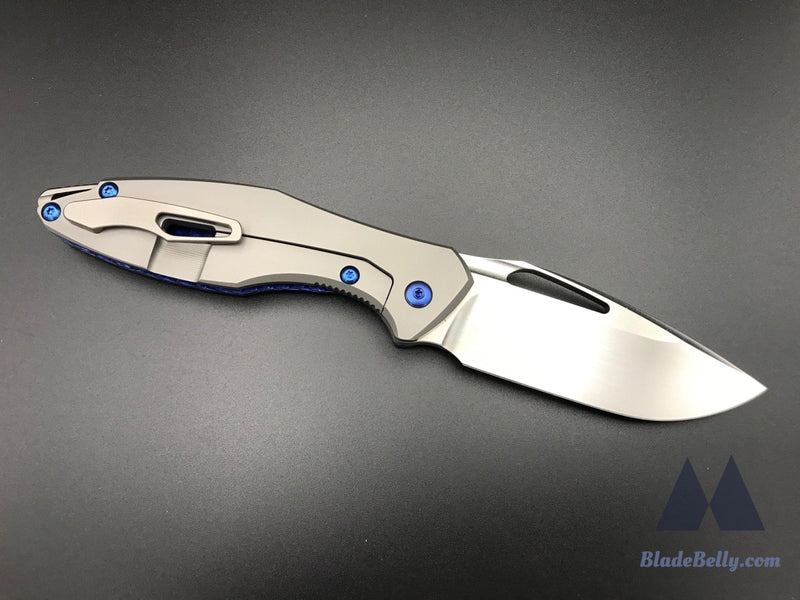 Koenig Arius - Hand Rub Drop Point Blue Twill Carbon Fiber And Anodized Polished Hardware