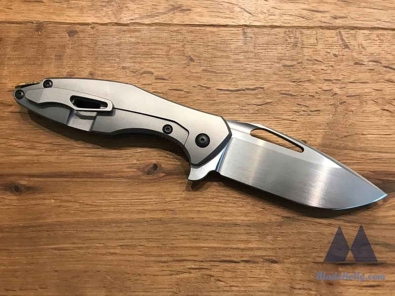 Koenig Arius - Hand Rub With Smooth Titanium Lightening Pockets