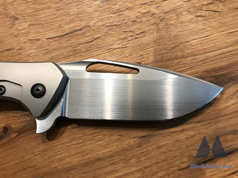 Koenig Arius - Hand Rub With Smooth Titanium Lightening Pockets