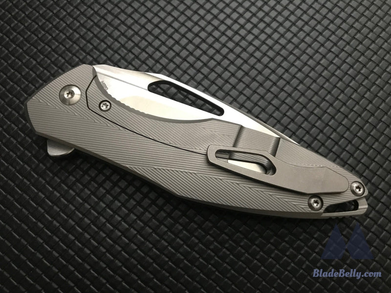 Koenig Arius - Satin Flats Red Textured Carbon Fiber