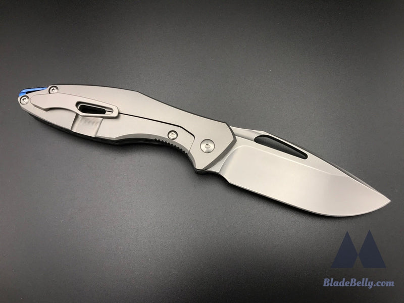 Koenig Arius - Stonewashed Drop Point With Black Carbon Fiber