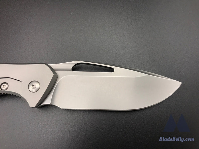 Koenig Arius - Stonewashed Drop Point With Black Carbon Fiber