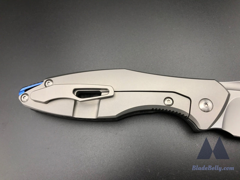 Koenig Arius - Stonewashed Drop Point With Black Carbon Fiber