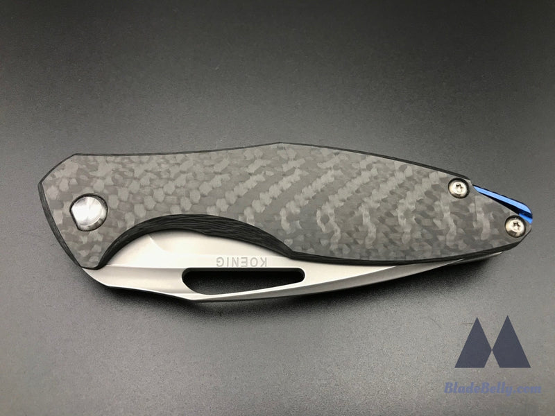 Koenig Arius - Stonewashed Drop Point With Black Carbon Fiber