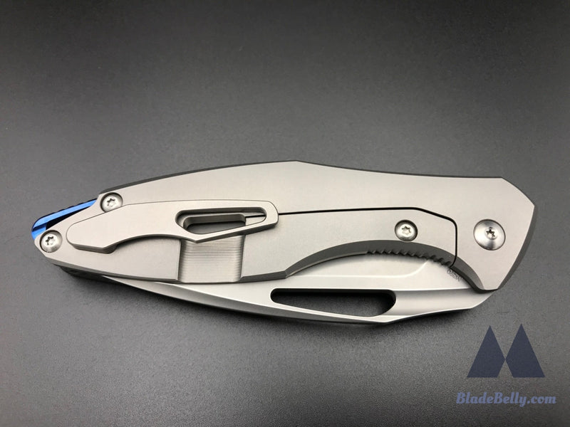 Koenig Arius - Stonewashed Drop Point With Black Carbon Fiber