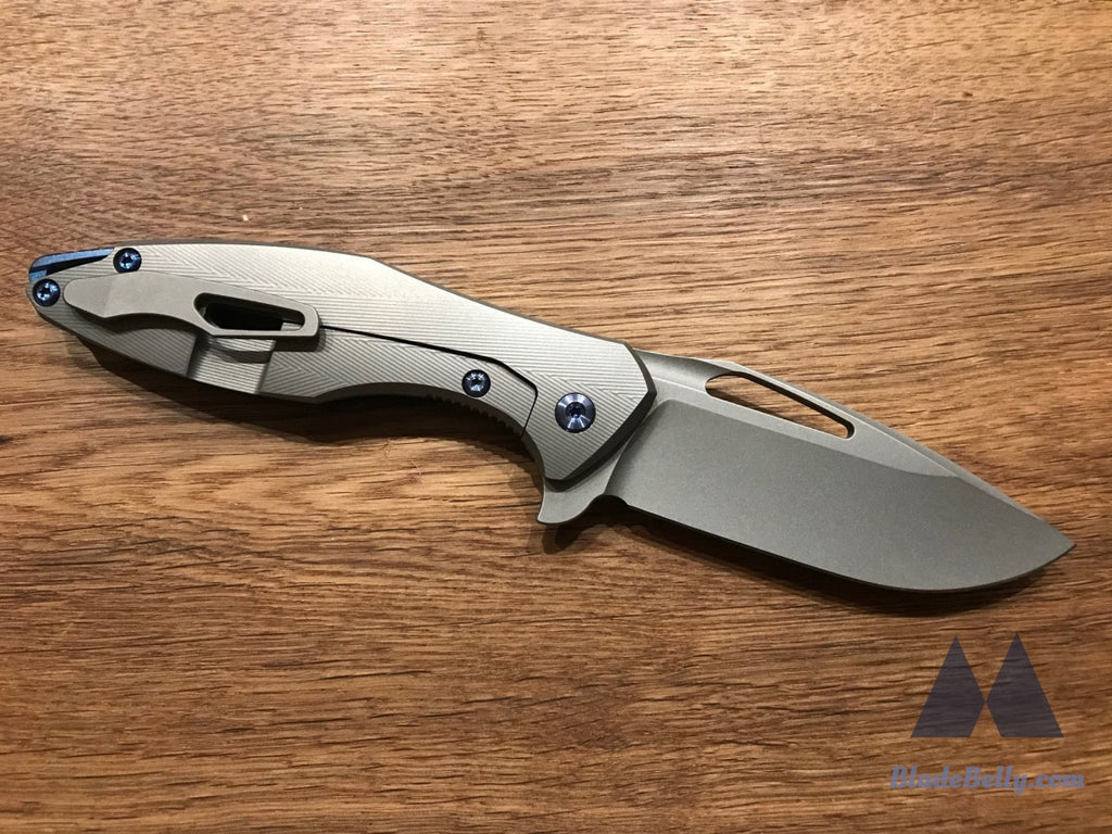 Koenig Arius - Stonewashed With Blue Carbon Fiber